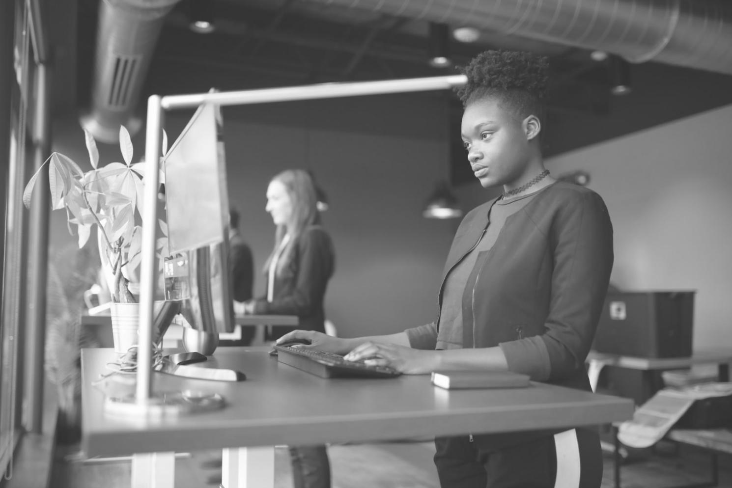 Modern finance training environment with collaborative workspace setup